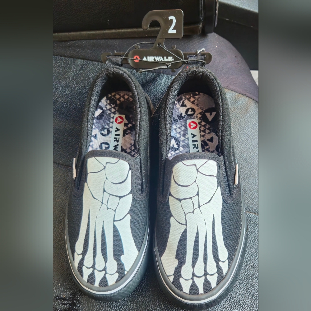 Airwalk Classic Black Sole Sneakers